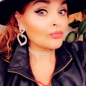 Meet your Posher, Mercedes